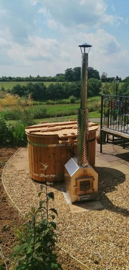 Fair Farm Hideaway Villa Waltham on the Wolds Bagian luar foto