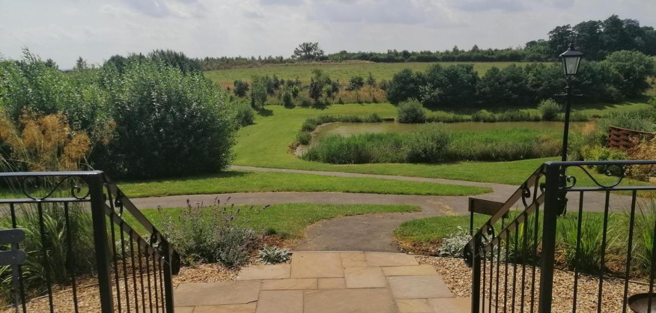 Fair Farm Hideaway Villa Waltham on the Wolds Bagian luar foto