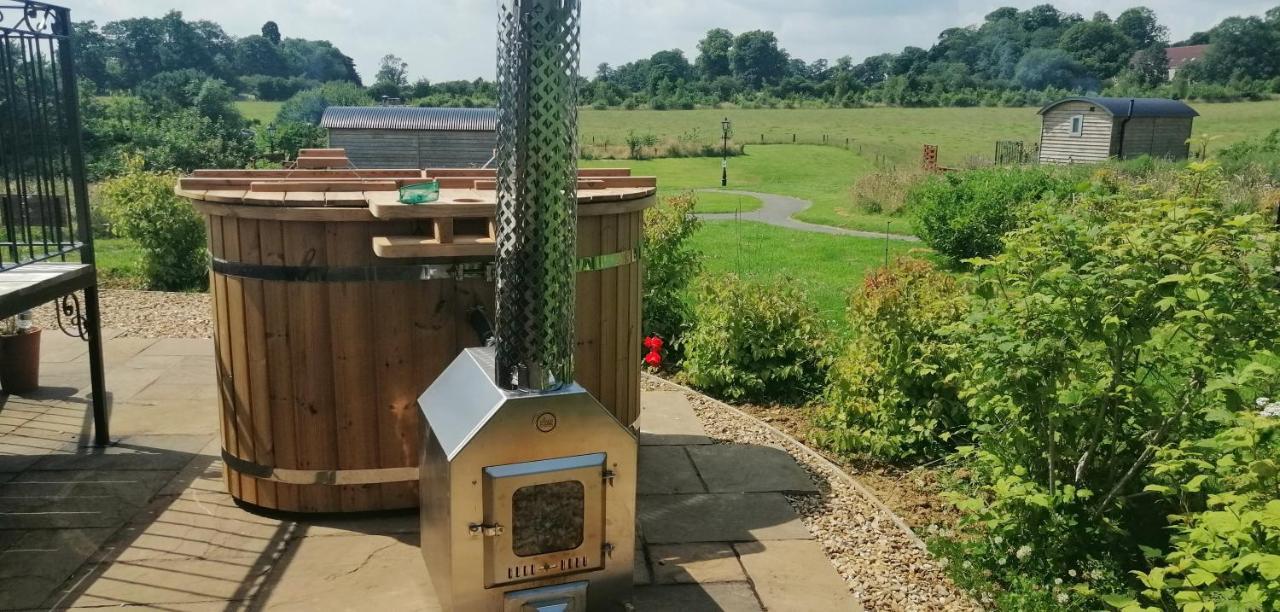 Fair Farm Hideaway Villa Waltham on the Wolds Bagian luar foto