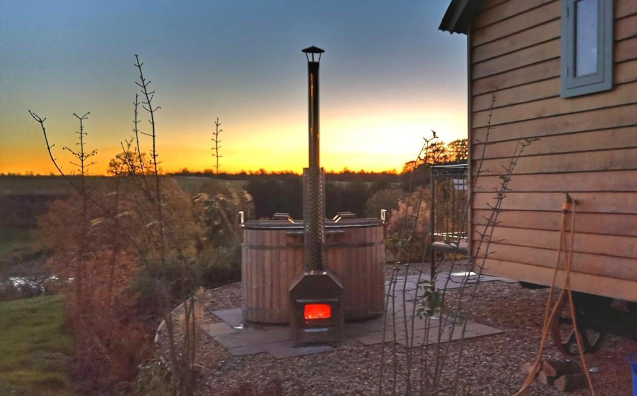 Fair Farm Hideaway Villa Waltham on the Wolds Bagian luar foto
